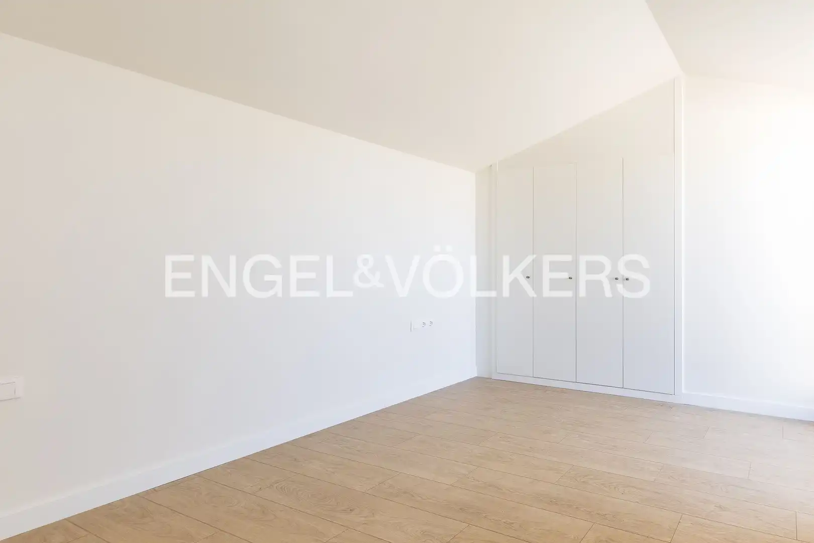 Habitación de Ático en venta en Vilanova i la Geltrú con Aire acondicionado, Calefacción y Terraza