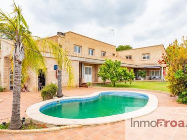 Casa con piscina en venta en La Cañada