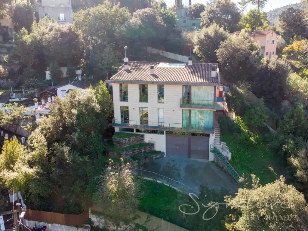 Vista exterior de Casa o xalet en venda en Barcelona amb Aire condicionat