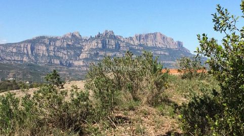 Centre del poble.   Massis de montserrat al front.