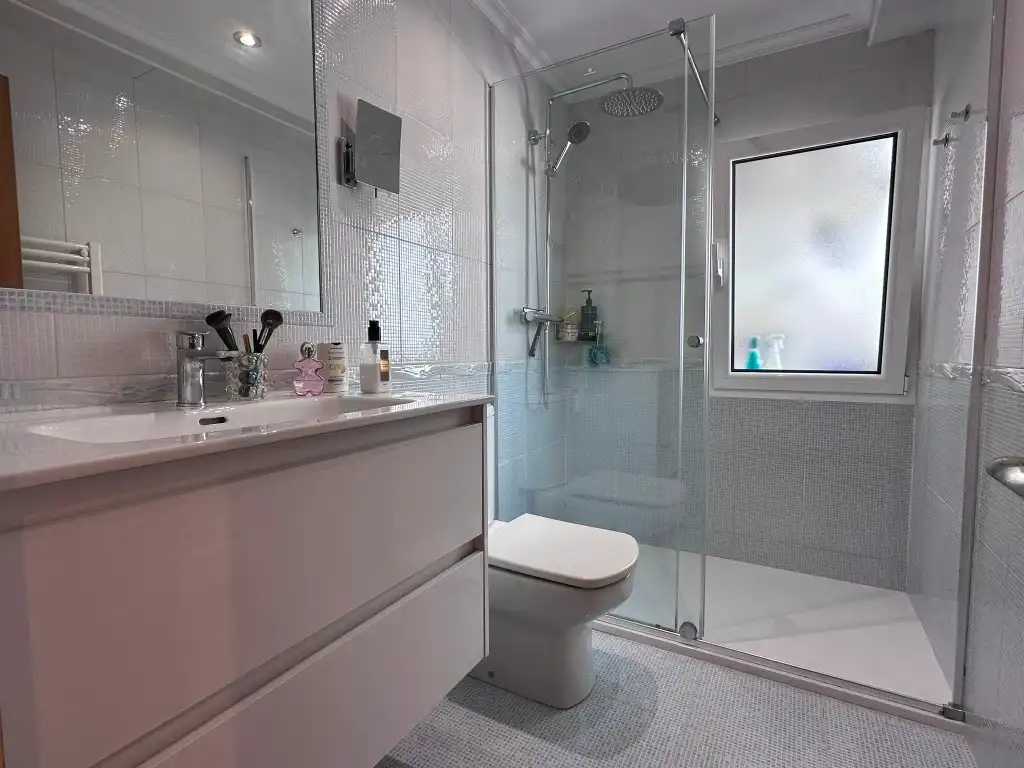 Baño de Piso en venta en Gijón  con Calefacción, Parquet y Horno