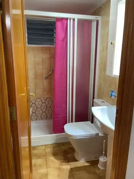 Baño de Piso de alquiler en Telde con Terraza y Amueblado