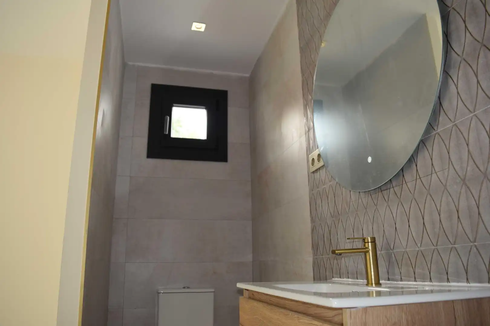 Bany de Apartament de lloguer en Villaviciosa de Odón amb Aire condicionat, Calefacció i Jardí privat