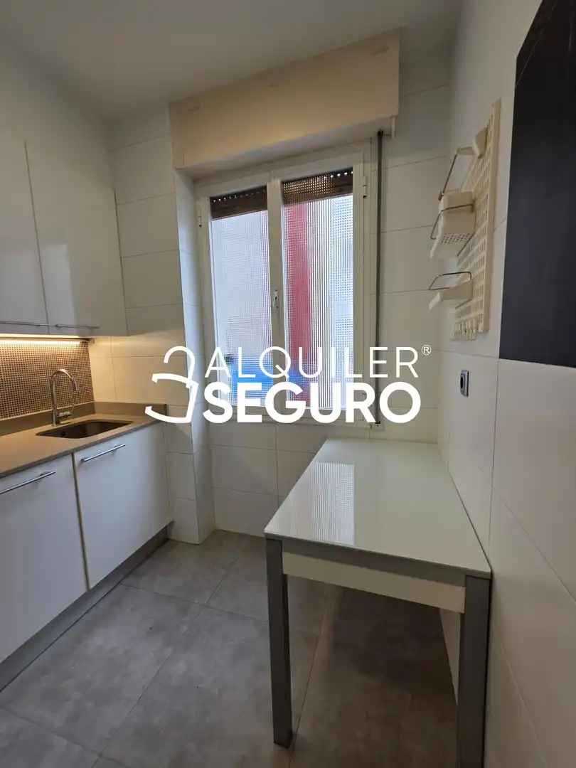 Cocina de Piso de alquiler en Bilbao  con Calefacción y Amueblado
