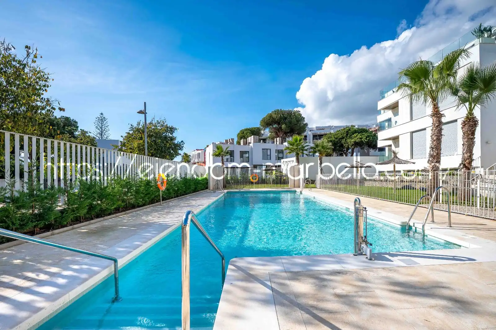 Piscina de Apartamento en venta en Marbella con Aire acondicionado, Terraza y Amueblado