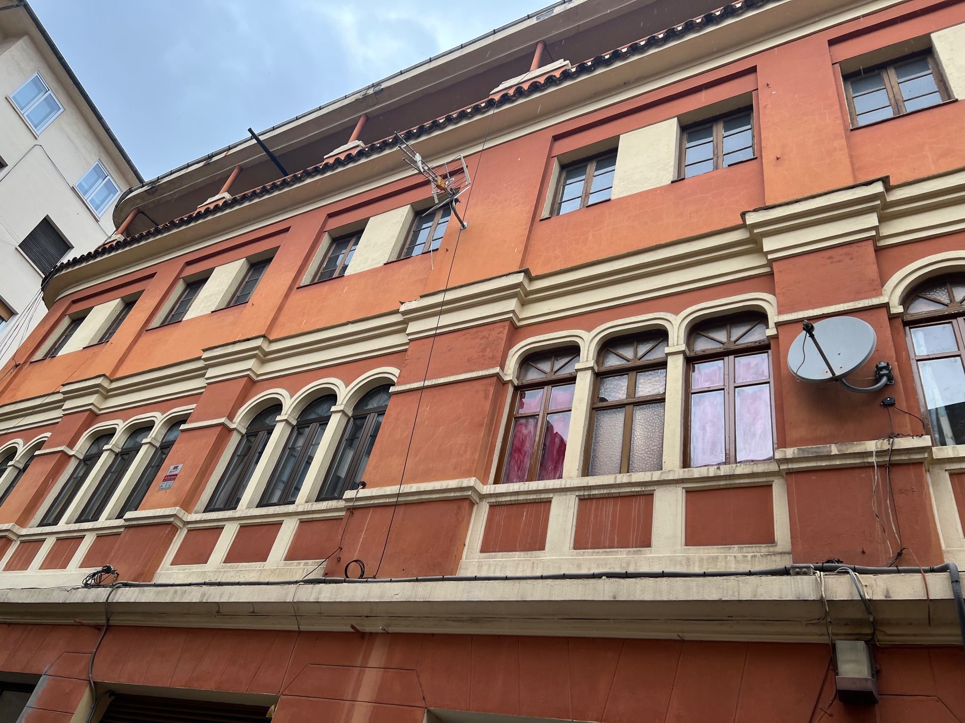 Vista exterior de Piso en venta en Oviedo  con Calefacción, Terraza y Trastero