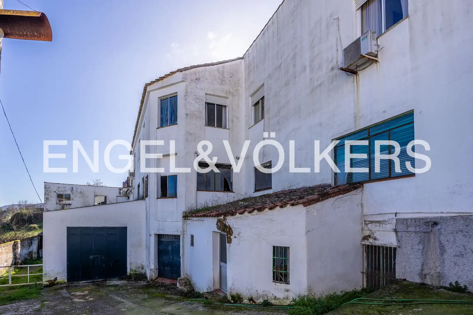 Vista exterior de Casa o xalet en venda en Cortegana amb Calefacció, Jardí privat i Terrassa