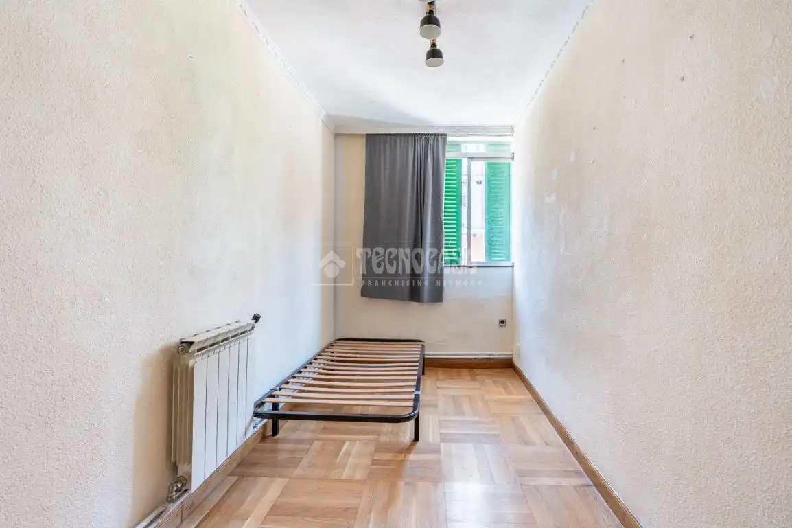 Habitación de Piso en venta en Madrid con Calefacción y Trastero