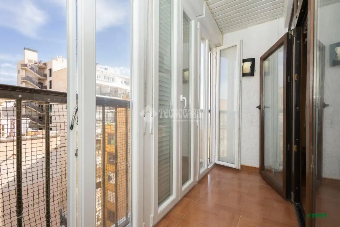 Vista exterior de Piso en venta en Almería con Terraza