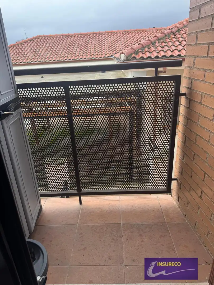 Vista exterior de Apartamento de alquiler en Sariegos con Calefacción, Parquet y Terraza
