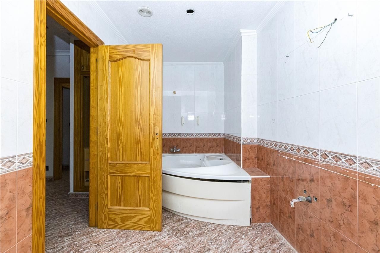 Bany de Casa o xalet en venda en Ceutí amb Terrassa i Traster