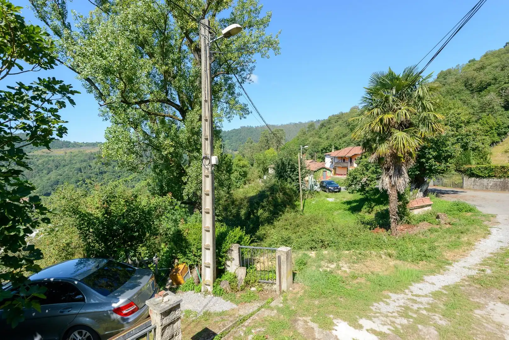 Casa adosada en venda en Mieres (Asturias) amb Jardí privat, Terrassa i Moblat