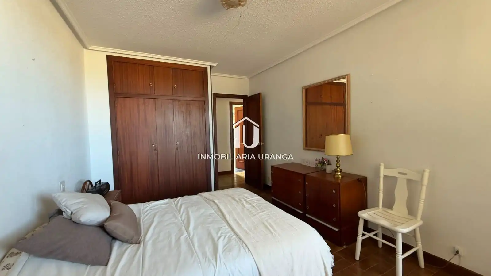 Habitación de Piso en venta en Laredo con Calefacción, Terraza y Piscina comunitaria