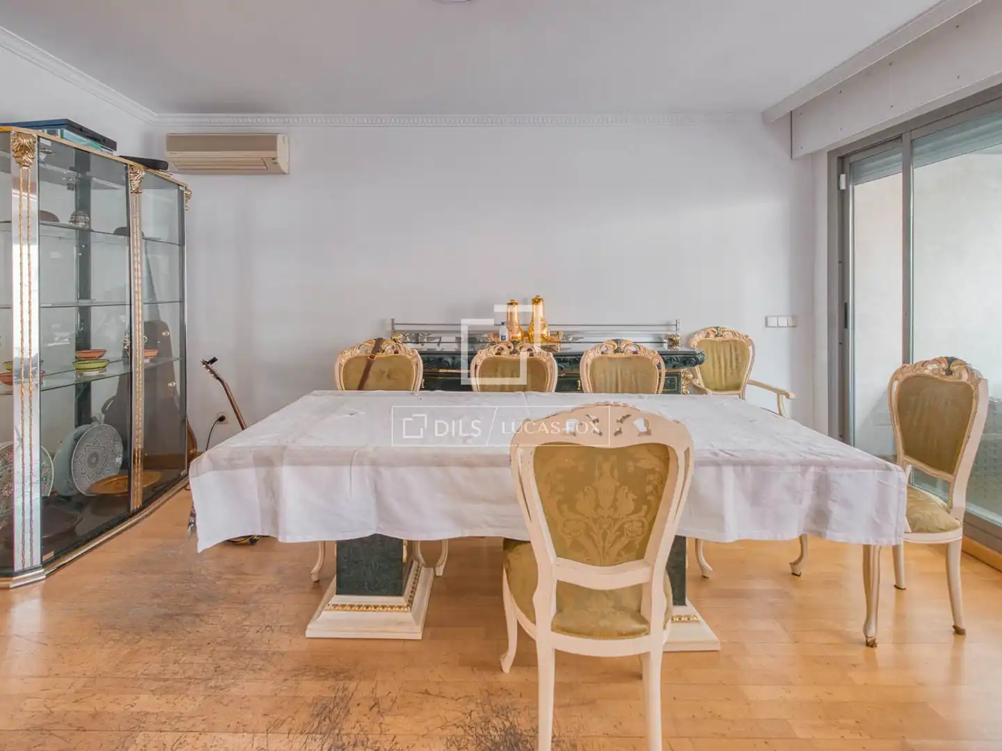 Menjador de Casa o xalet en venda en Madrid amb Aire condicionat, Calefacció i Jardí privat