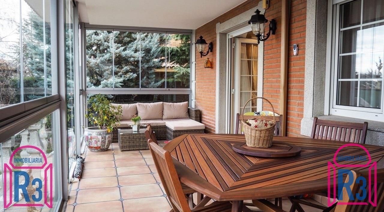 Terrassa de Casa o xalet en venda en León Capital  amb Calefacció