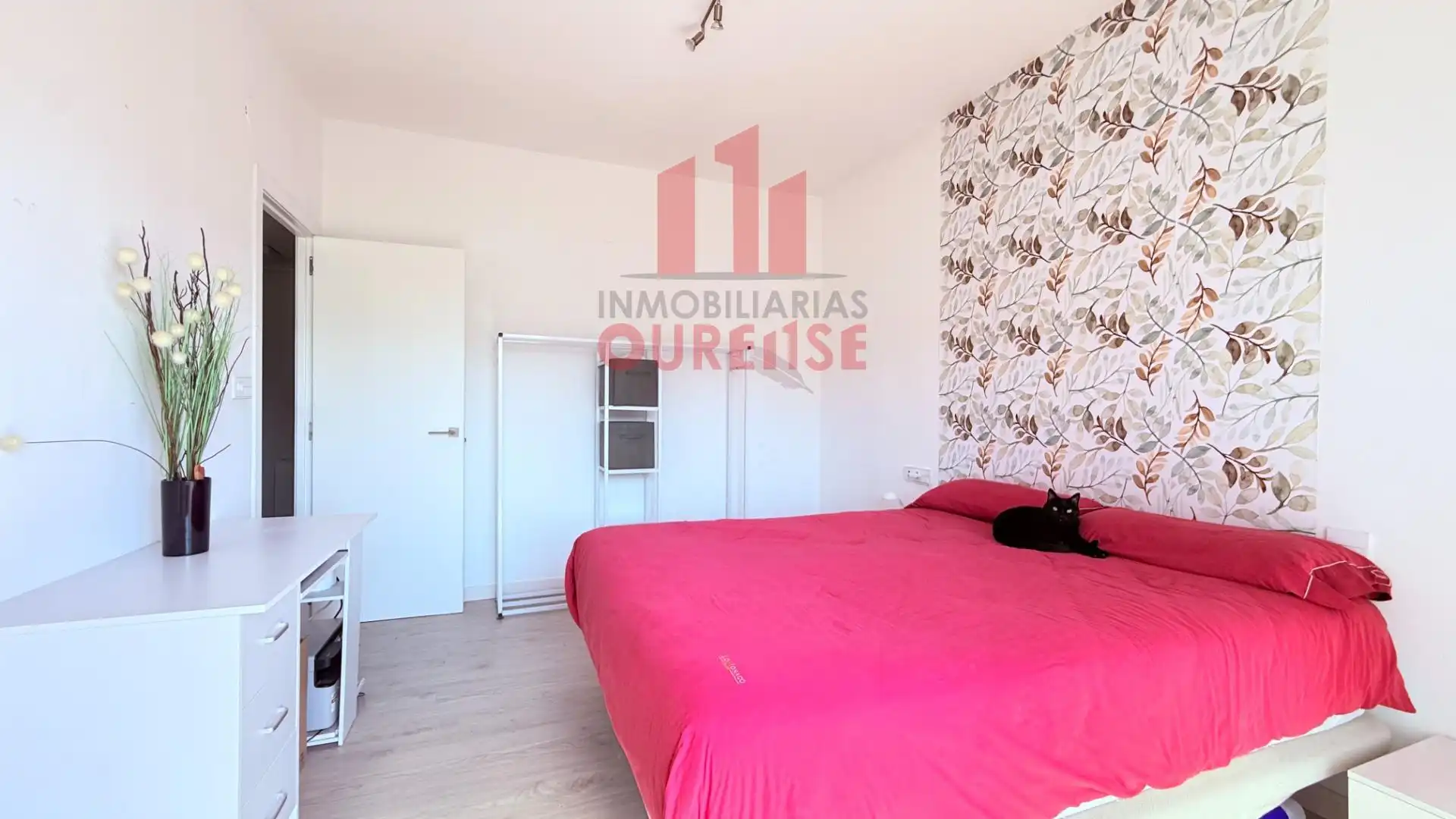 Bedroom of Flat for sale in Ourense Capital   with Heating, Storage room and Furnished