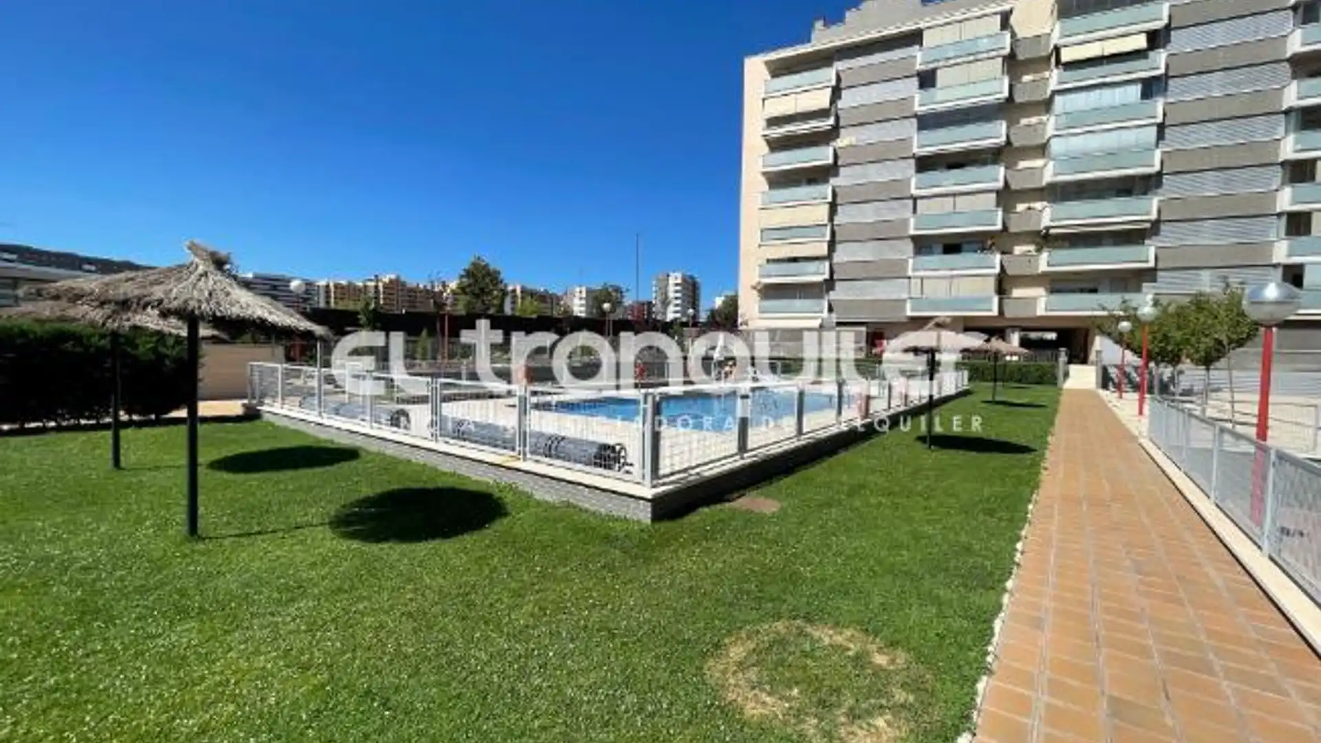 Piscina de Piso de alquiler en Tres Cantos con Aire acondicionado, Trastero y Piscina