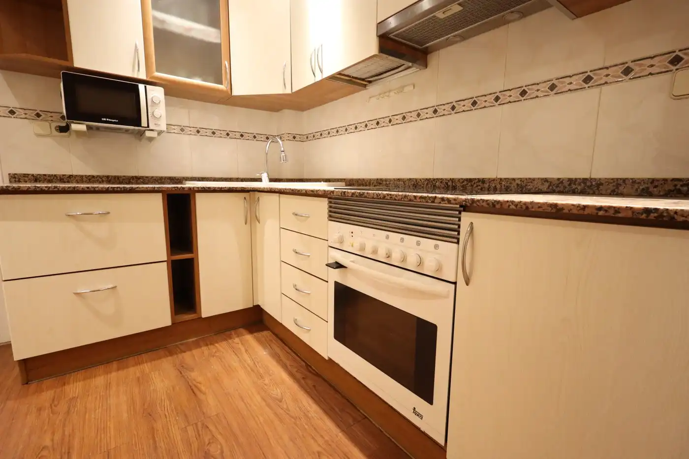 Cocina de Piso en venta en Barcelona con Calefacción y Balcón