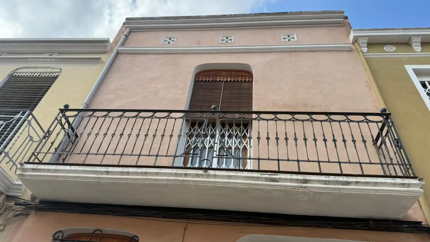 Vista exterior de Casa o xalet en venda en Almazora / Almassora amb Aire condicionat, Terrassa i Traster
