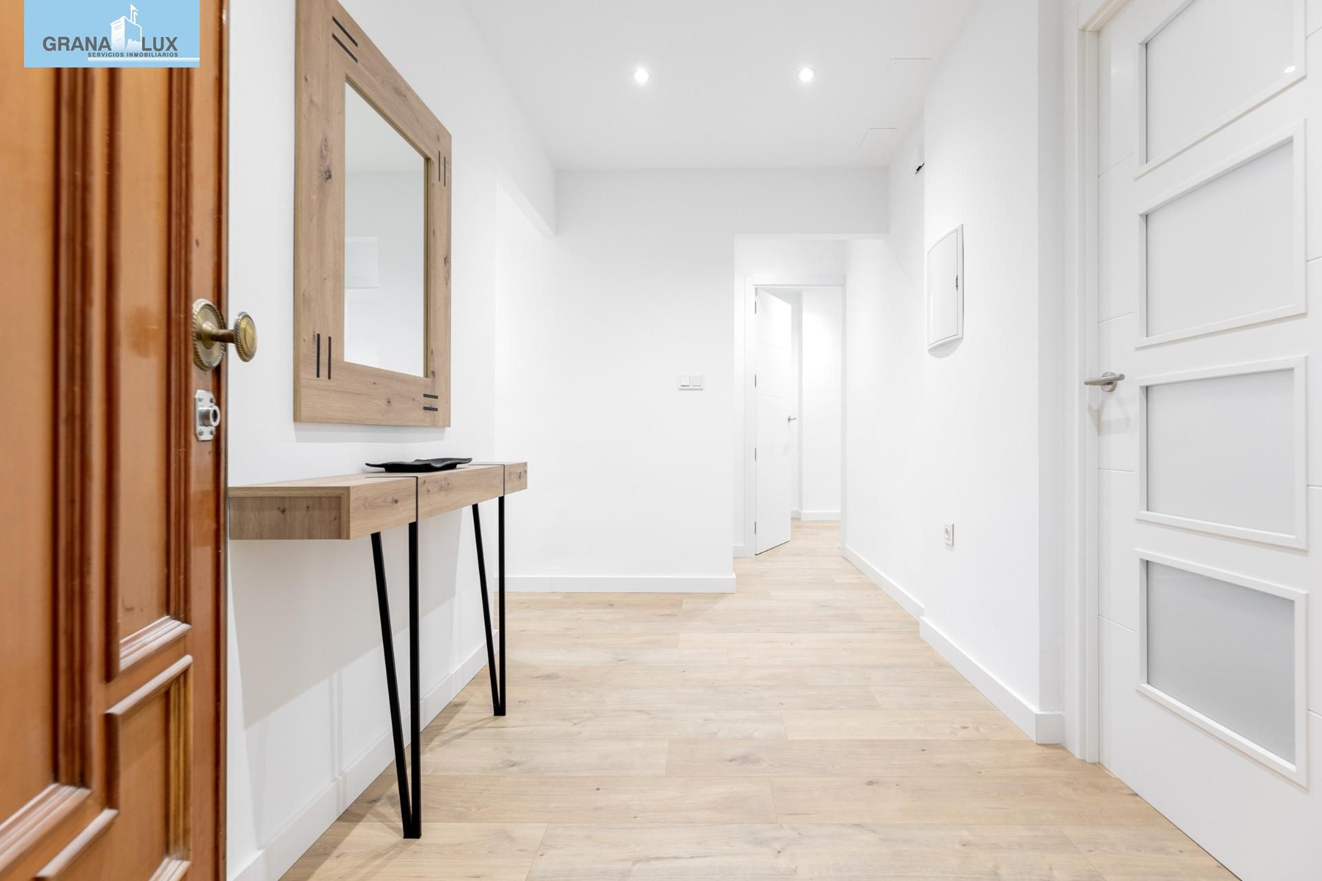 Flat for sale in  Granada Capital  with Air Conditioner, Heating and Balcony