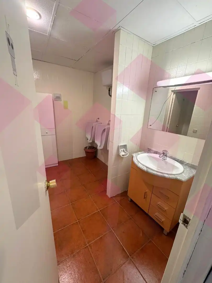 Badezimmer von Geschaftsraum zum Verkauf in Ciudad Real mit Klimaanlage, Heizung und Alarm