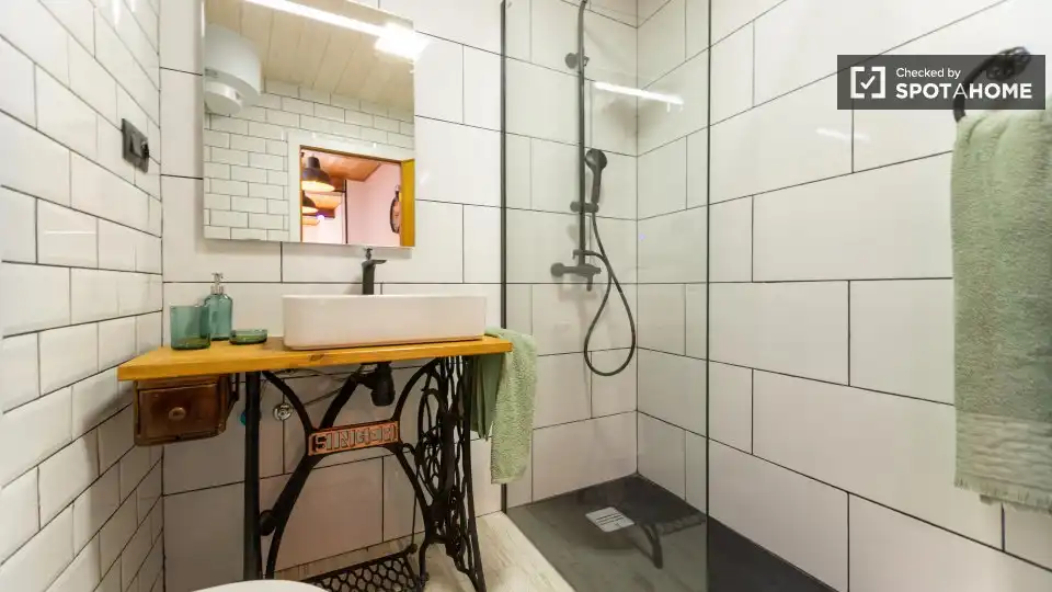 Baño de Piso de alquiler en Valencia con Aire acondicionado, Calefacción y Amueblado