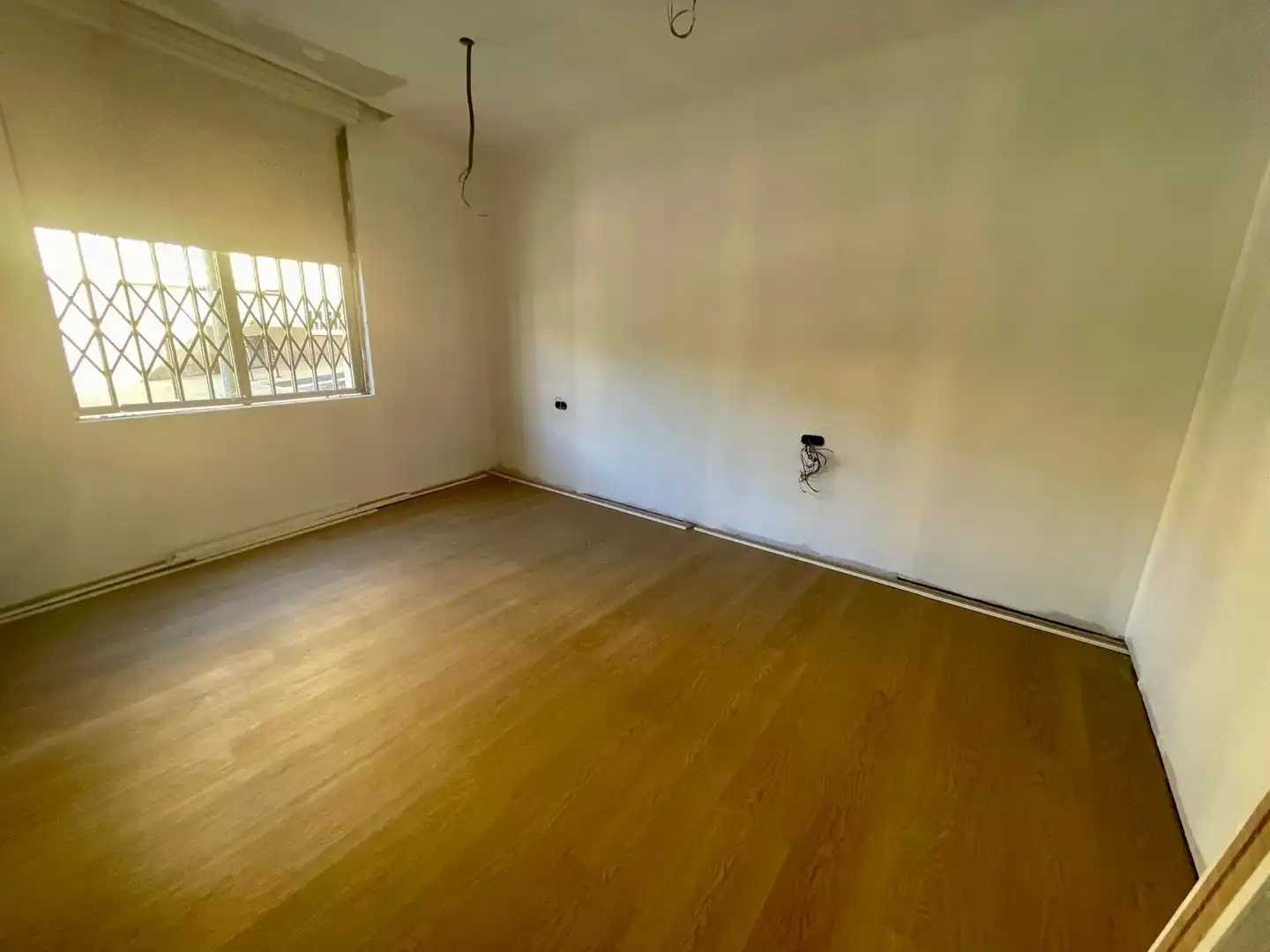 Maisonette zum Verkauf in Badalona mit Klimaanlage, Parkett und Abstellraum