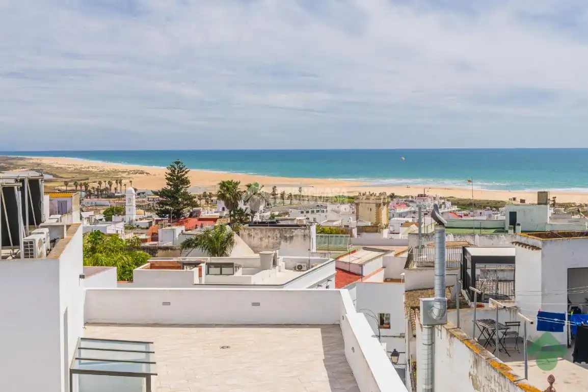 Vista exterior de Pis en venda en Conil de la Frontera amb Calefacció i Terrassa