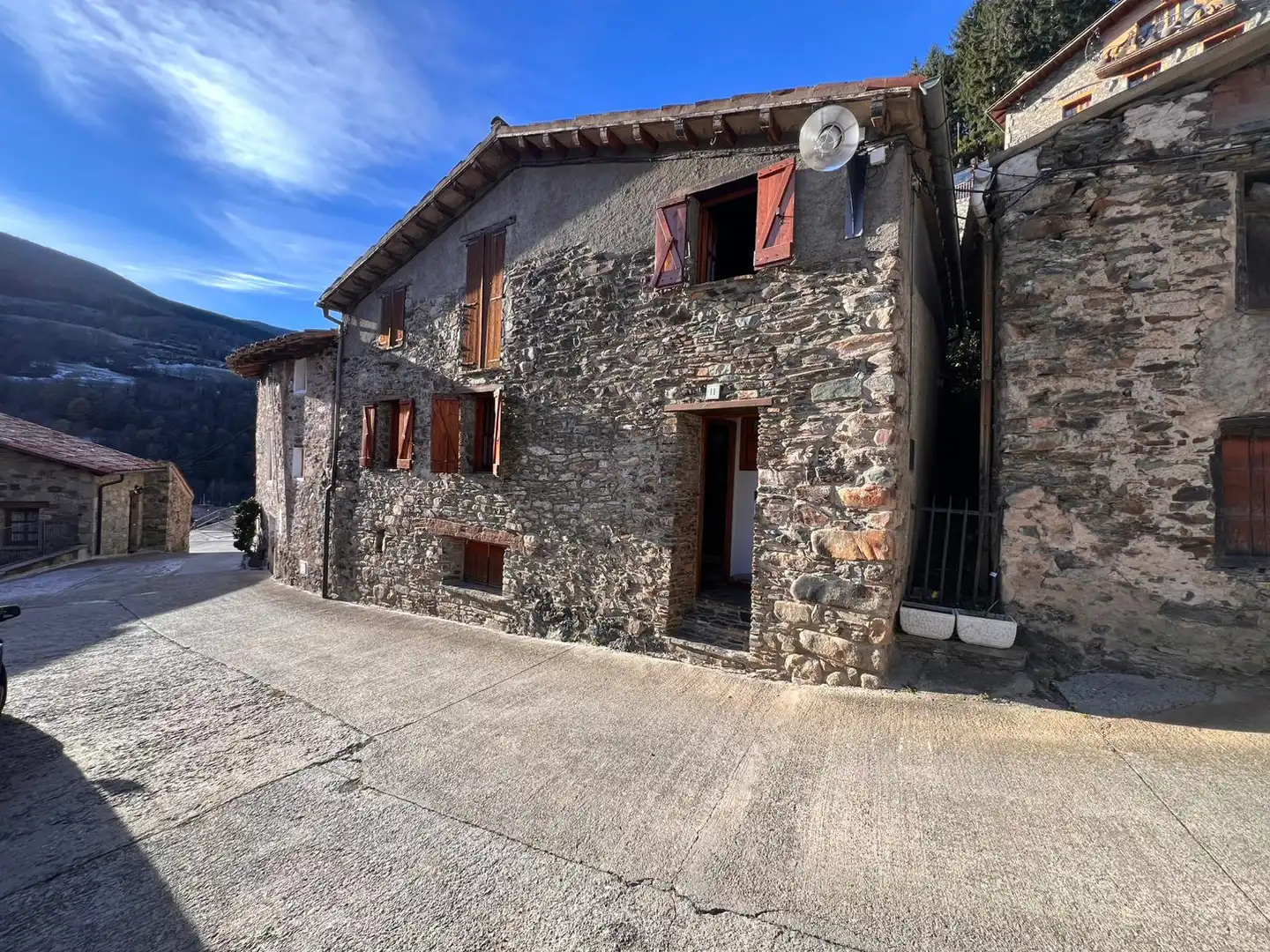 Exterior view of Houses for sale in Vilallonga de Ter  with Furnished