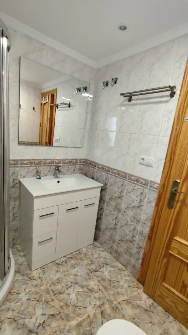 Badezimmer von Wohnung zur Miete in Granada mit Klimaanlage, Möbliert und Ofen