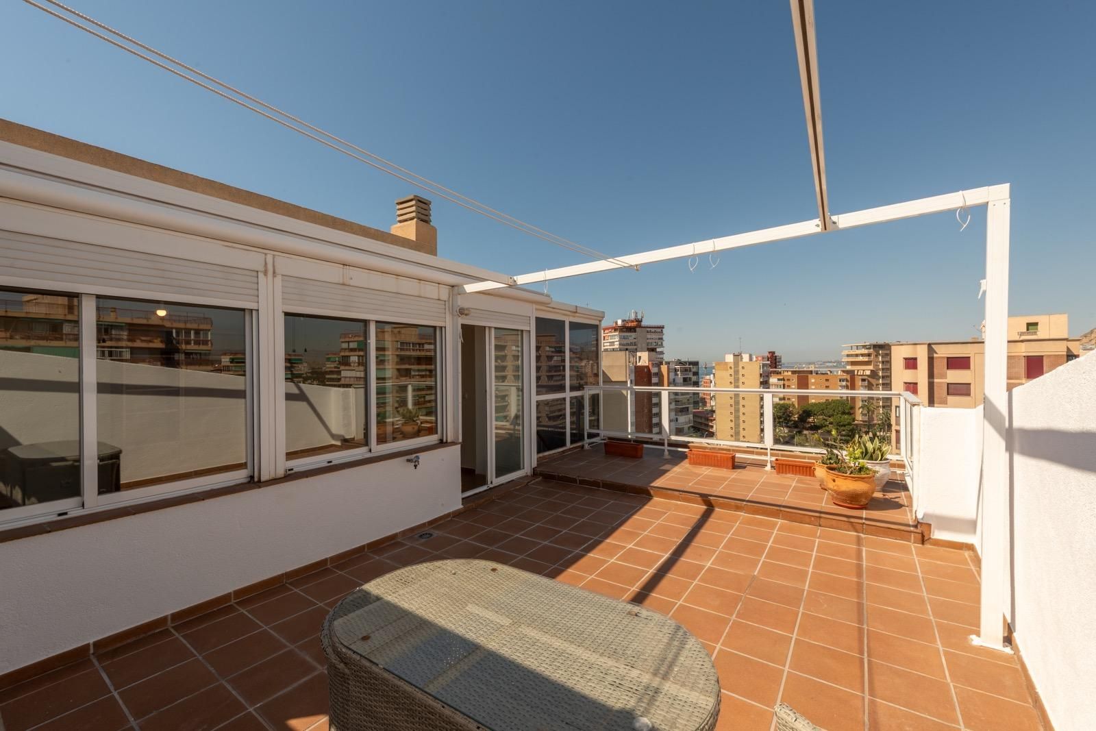 Terrassa de Àtic de lloguer en Alicante / Alacant amb Aire condicionat, Calefacció i Jardí privat