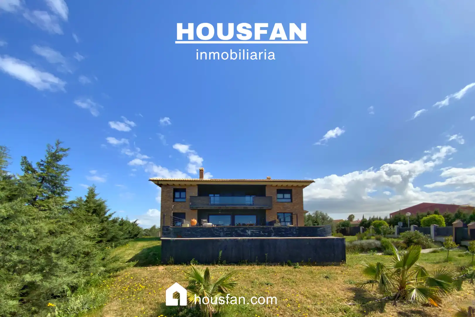 Vista exterior de Casa o xalet en venda en Cáceres amb Aire condicionat, Calefacció i Jardí privat
