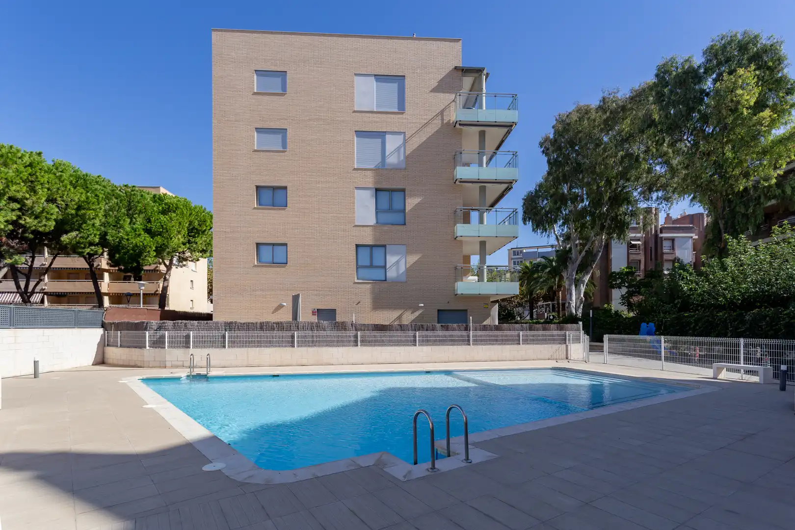 Piscina de Planta baixa en venda en Torredembarra amb Aire condicionat, Calefacció i Jardí privat