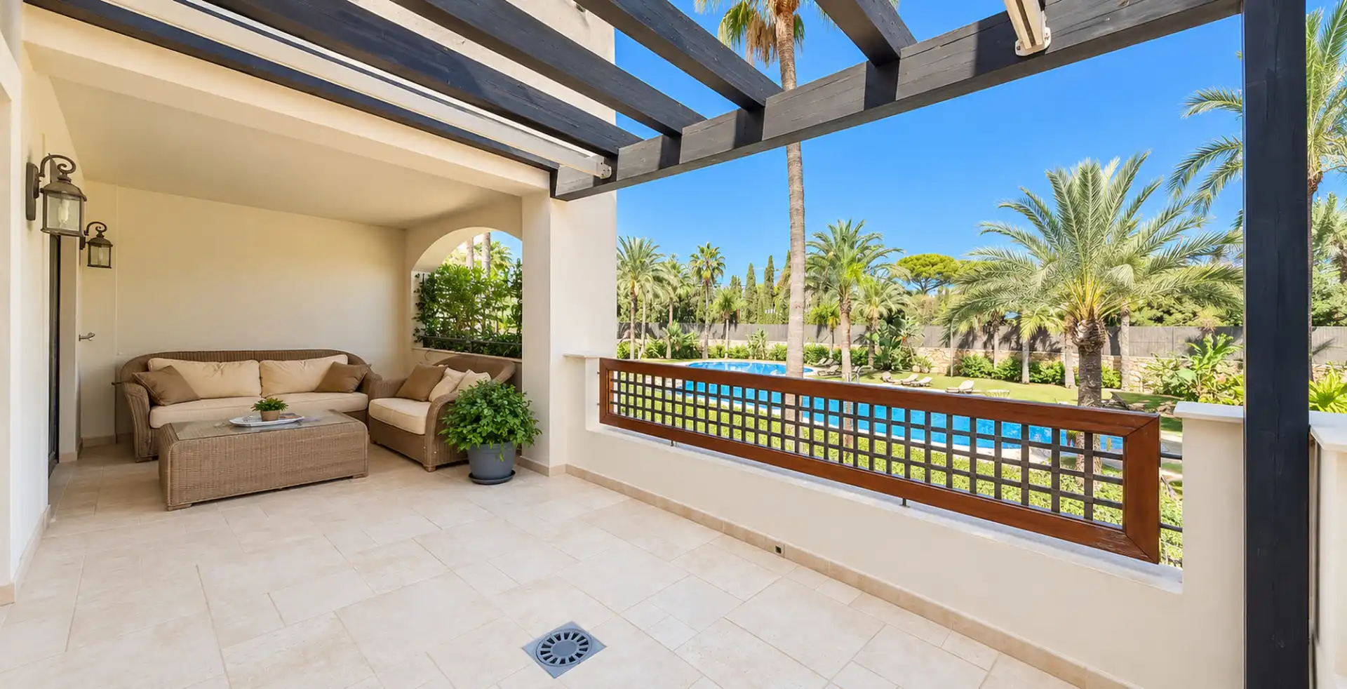 Terrasse von Wohnungen zum Verkauf in Marbella mit Klimaanlage, Terrasse und Schwimmbad