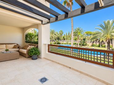 Apartament amb piscina en venda a Nueva Andalucía