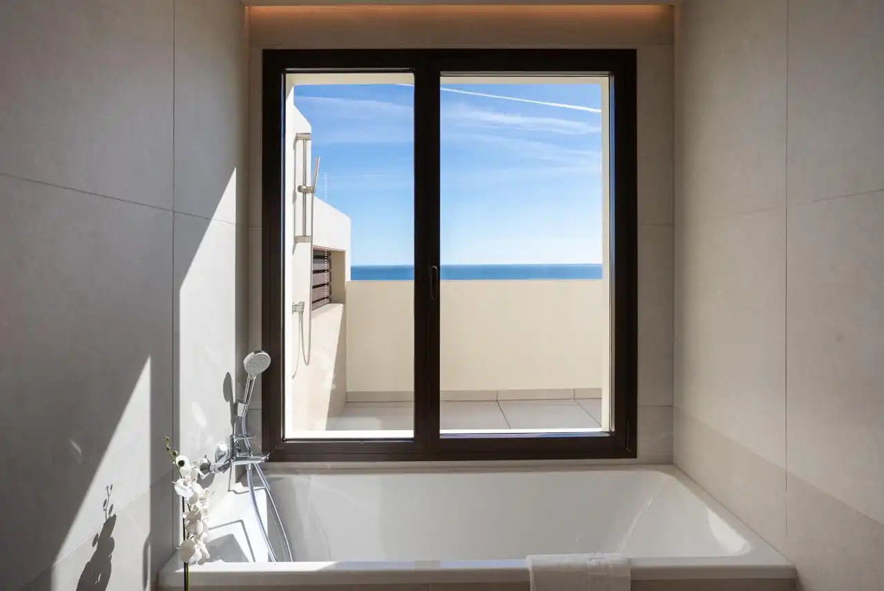 Baño de Ático de alquiler en Estepona con Aire acondicionado, Calefacción y Terraza
