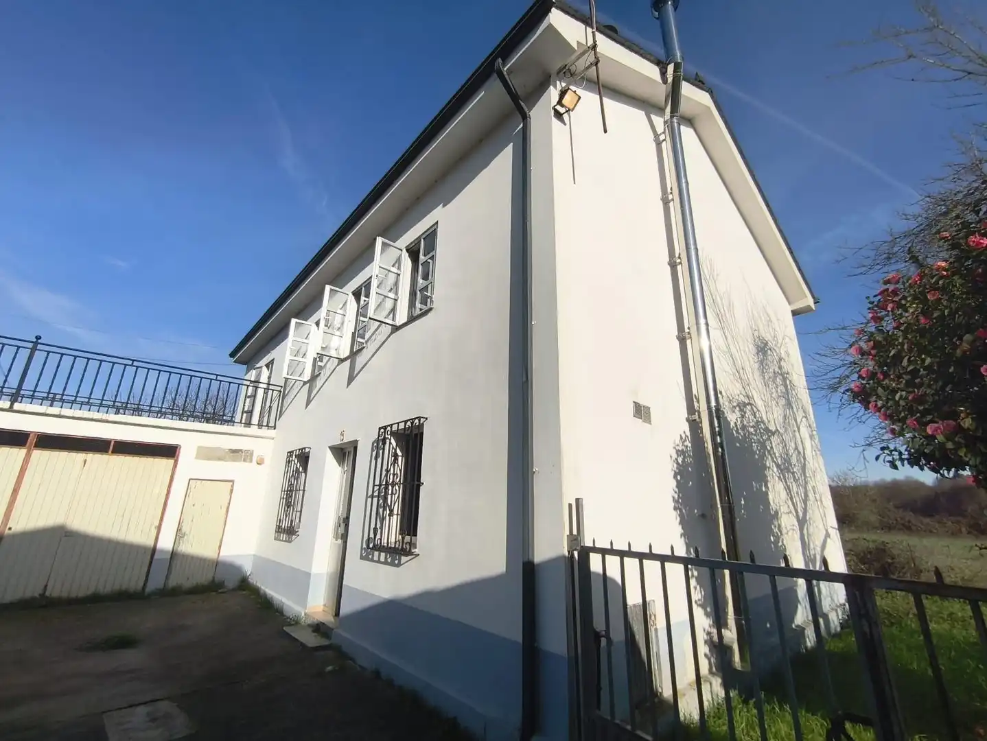 Vista exterior de Finca rústica en venta en Lugo con Terraza y Amueblado