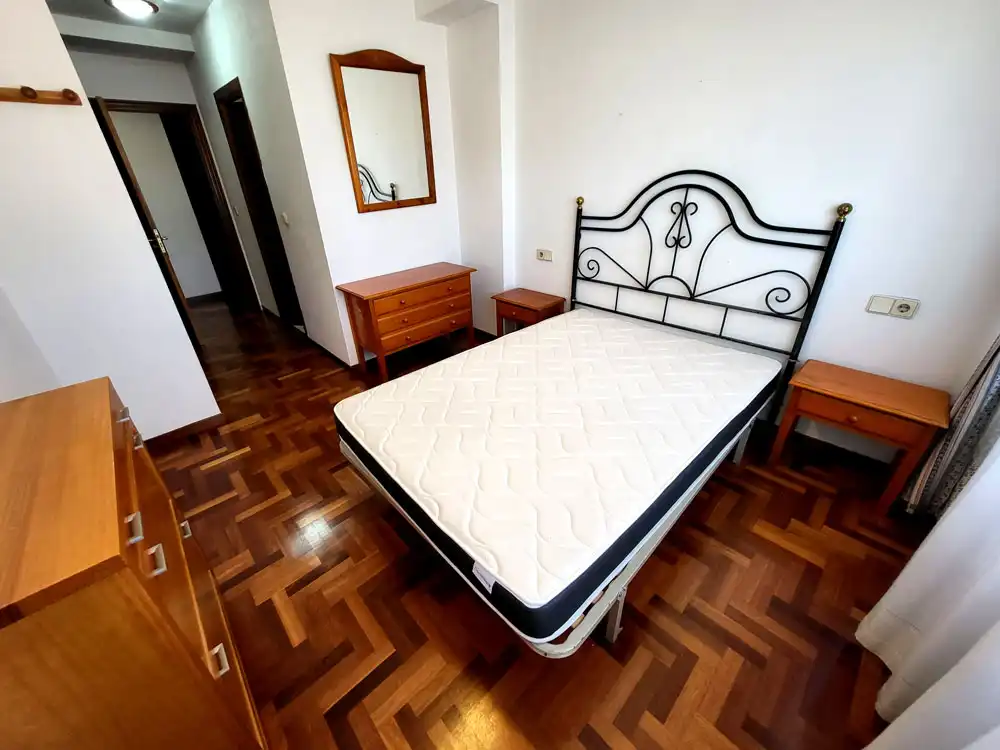 Bedroom of Flat for rent in Vigo   with Heating, Parquet flooring and Storage room