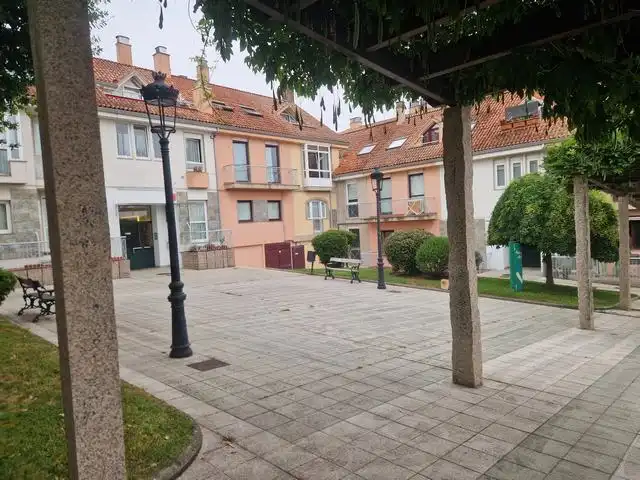 Vista exterior de Apartamento en venta en Teo con Calefacción, Jardín privado y Parquet