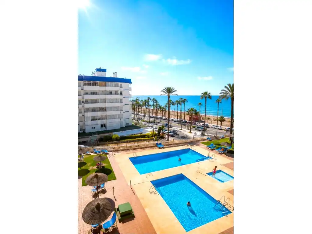 Apartment with pool for sale in Torrequebrada