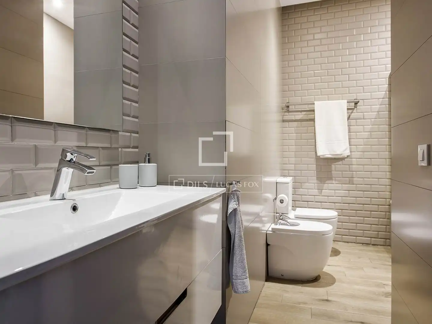 Bathroom of Flat for sale in Barcelona  with Air Conditioner, Heating and Furnished