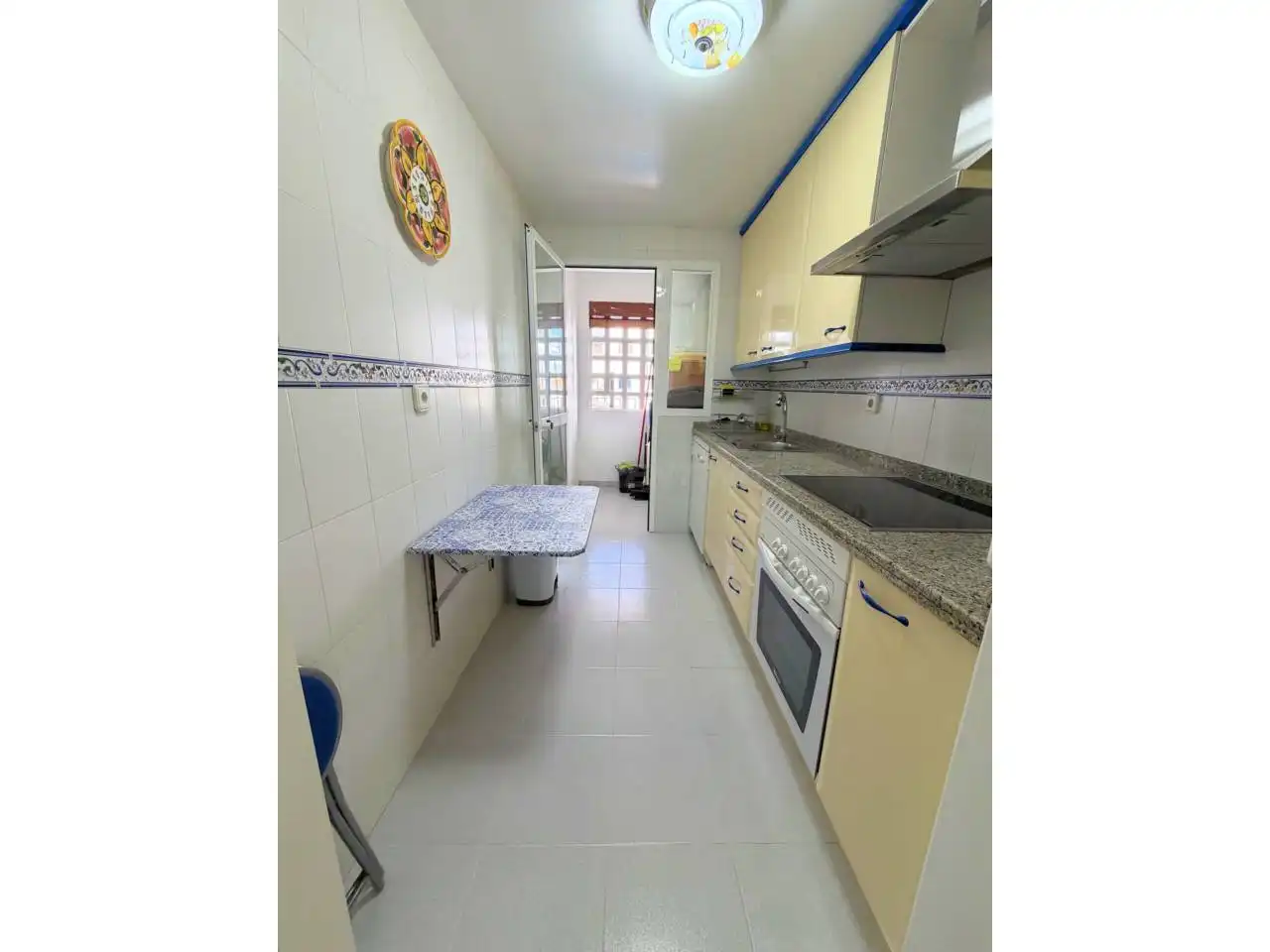 Cocina de Apartamento de alquiler en Manilva con Terraza, Amueblado y Alarma