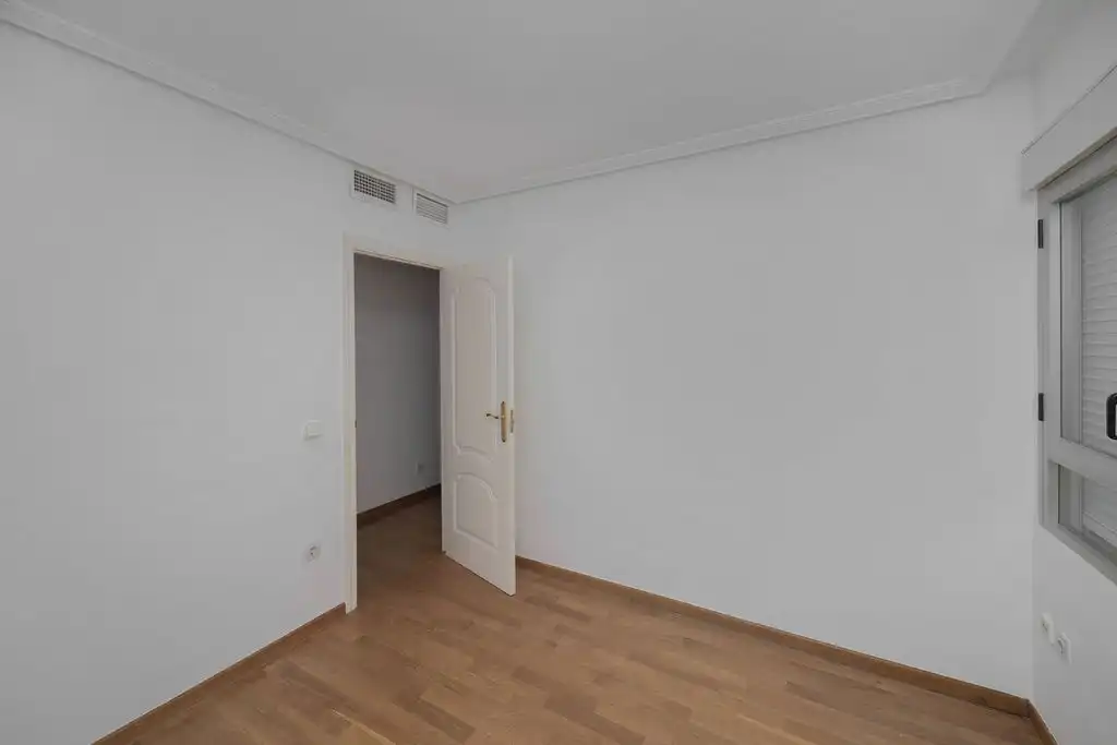 Piso en venta en Av de Ramón y Cajal, Ensanche - Diputación