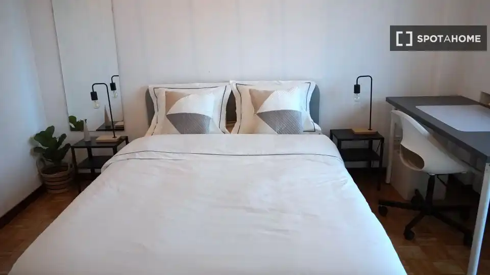 Bedroom of Flat for rent in Madrid  with Air Conditioner, Heating and Furnished