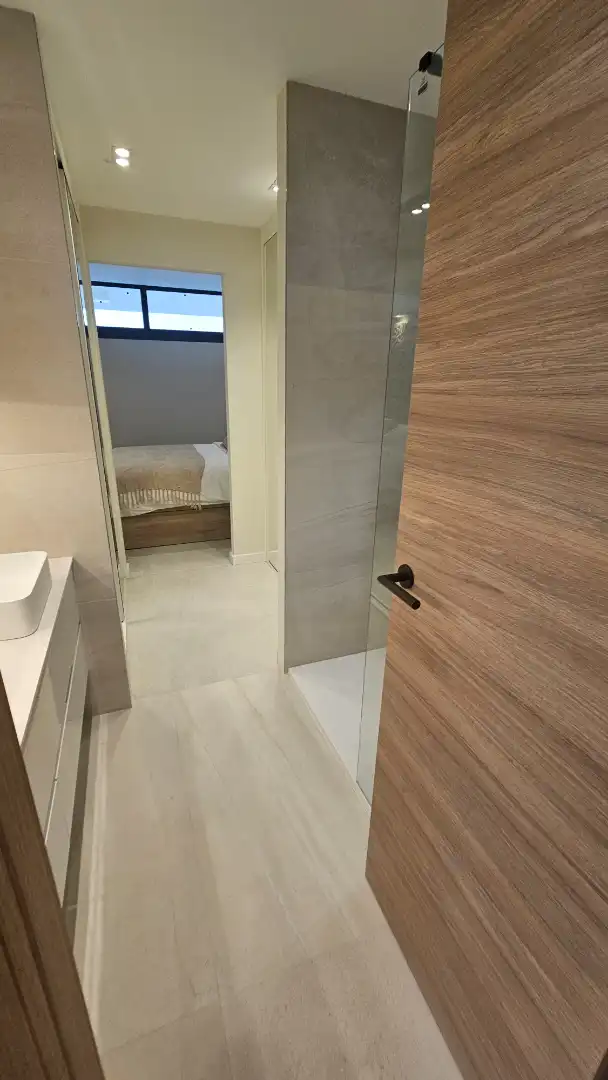 Badezimmer von Wohnungen zum Verkauf in Calvià mit Klimaanlage, Heizung und Privatgarten