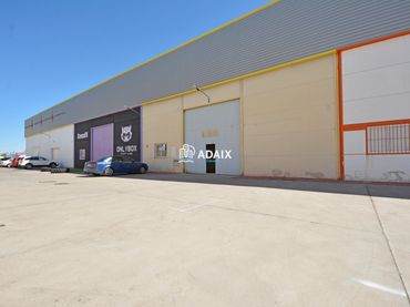 Nau industrial en venda a C. Tejedores