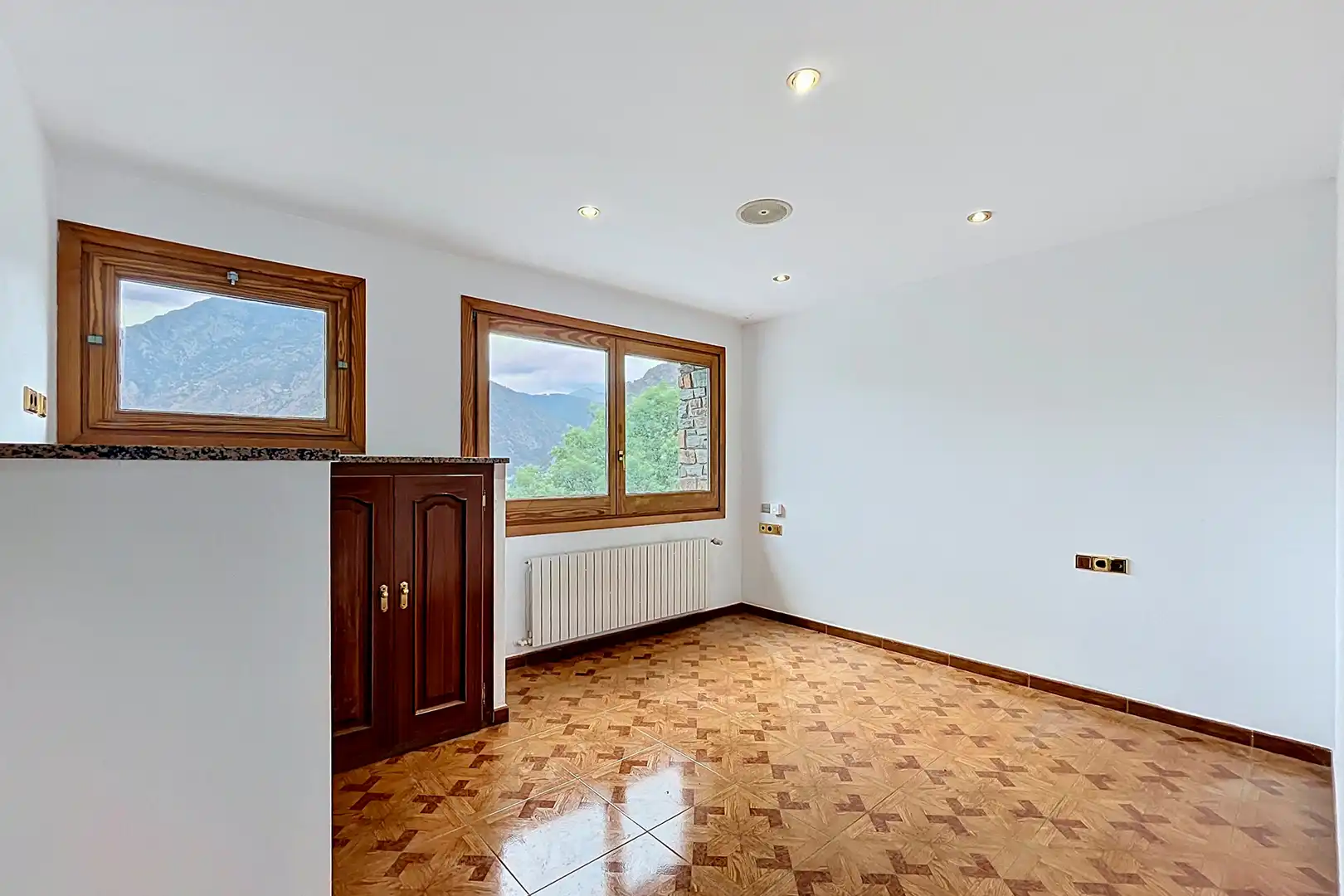 Wohnzimmer von Haus oder Chalet zur Miete in Escaldes – Engordany mit Heizung, Privatgarten und Parkett