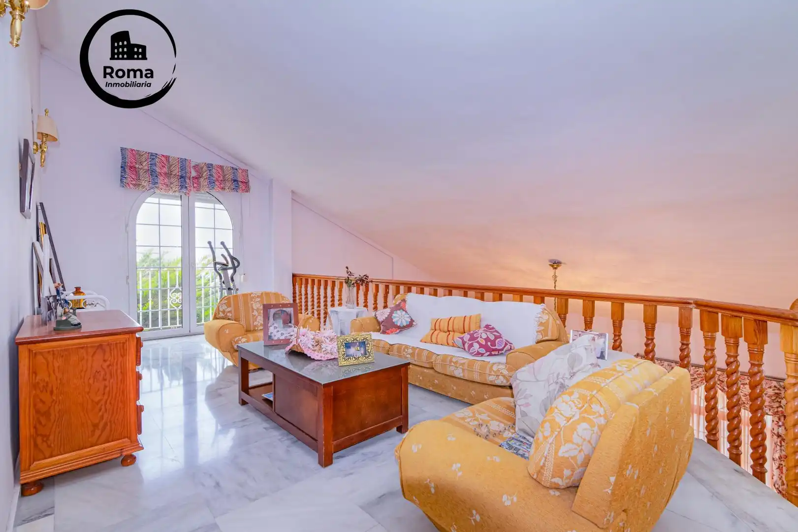 Sala de estar de Casa o chalet en venta en La Zubia con Calefacción, Jardín privado y Terraza