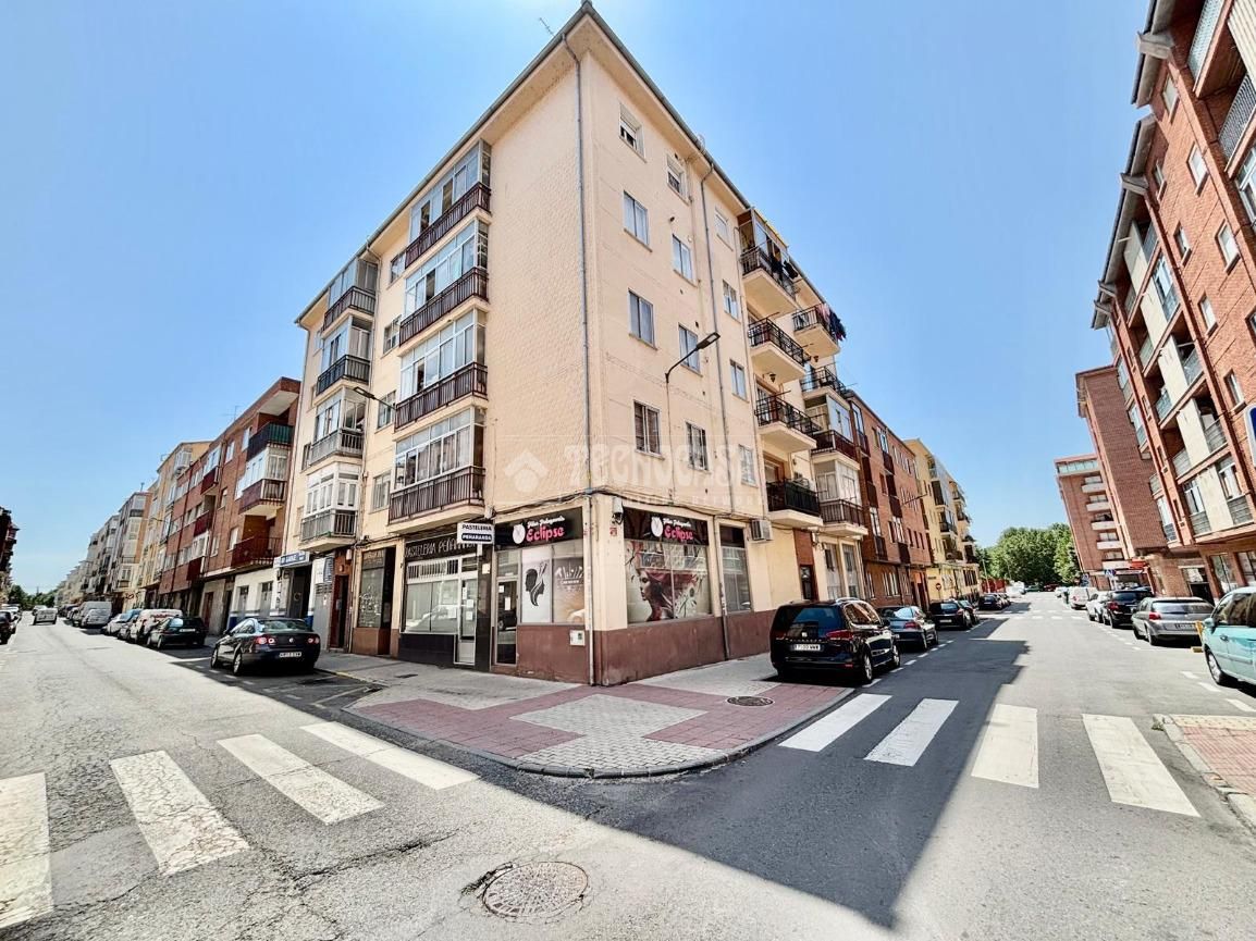 Vista exterior de Pis en venda en Ávila Capital amb Terrassa i Moblat