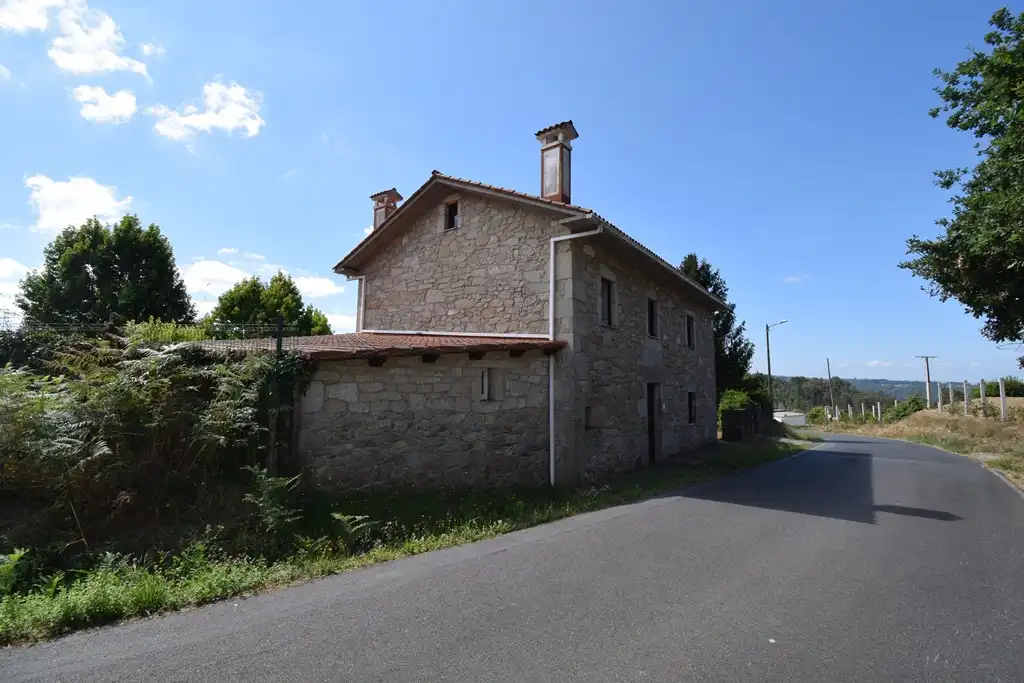 Casa rústica amb jardí en venda a Vilarmaior